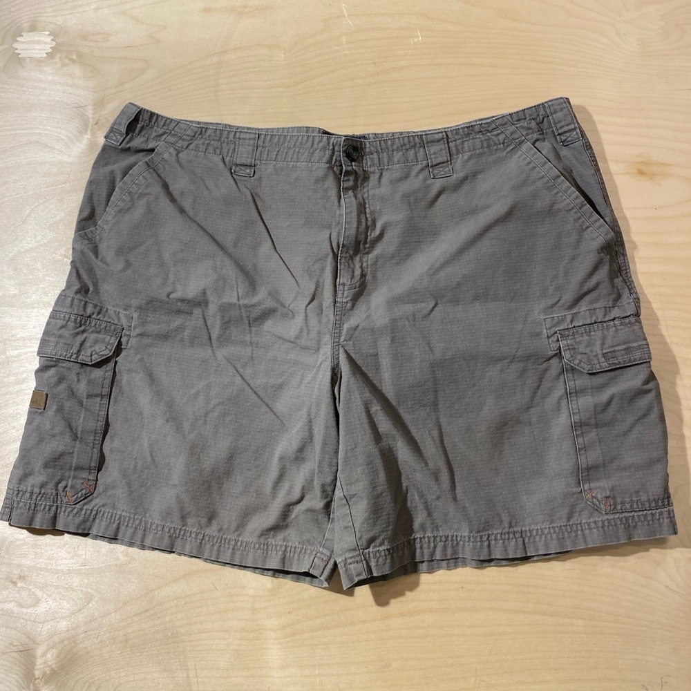 Cabela’s Gray Cargo Shorts 46 (MK)